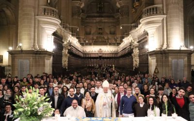 LOS JÓVENES CELEBRAN CON ALEGRÍA LA VIGILIA DIOCESANA DE LA INMACULADA